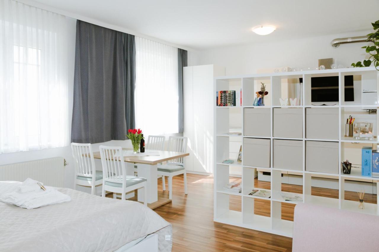 Ferienwohnung In Der Fussgaengerzone Gartenblick - Studio Apartment 아이젠슈타트 외부 사진