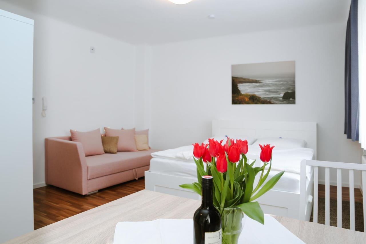 Ferienwohnung In Der Fussgaengerzone Gartenblick - Studio Apartment 아이젠슈타트 외부 사진